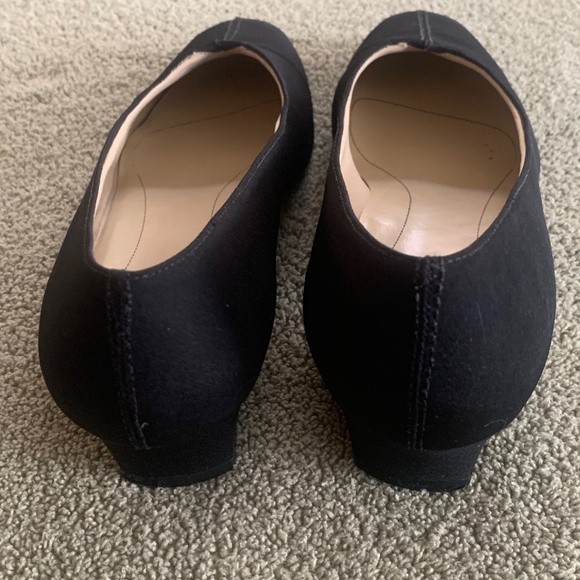 Trotters Doris Black Micro Slip On 1 1/4” Heel Shoes Womens Size 8M in Box MINT! - Picture 5 of 9